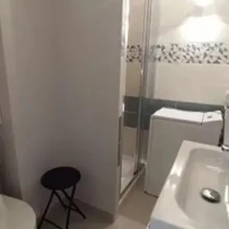 2p, Dernier Etage Avec Ascenseur, Balcon, Parking - Fr-1-843-40 Appartement